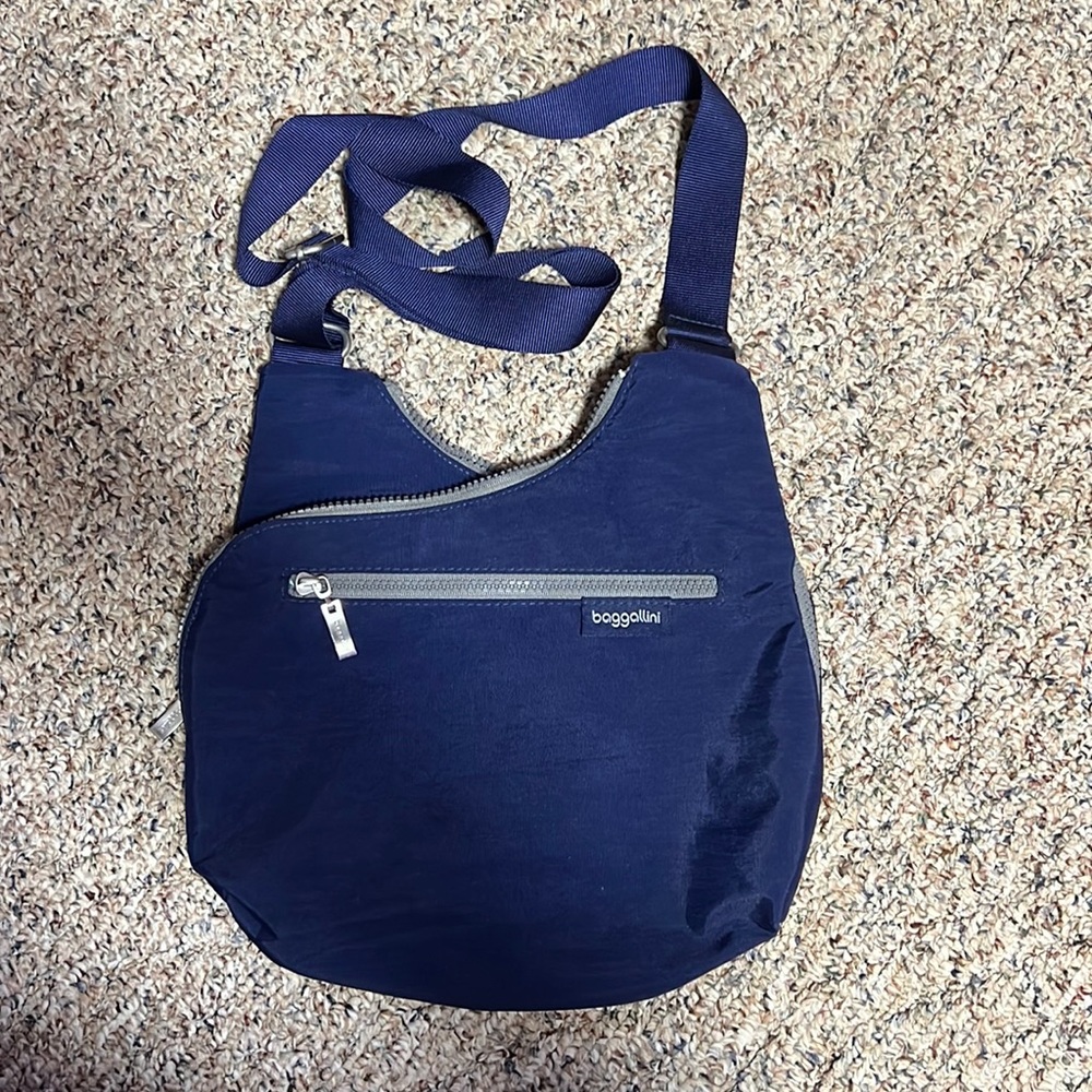 Baggalini navy blue purse/crossbody